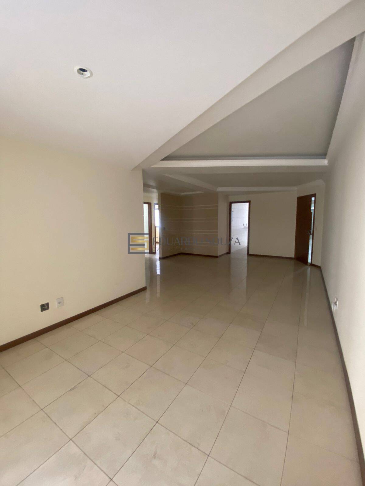 Apartamento à venda com 4 quartos, 143m² - Foto 2